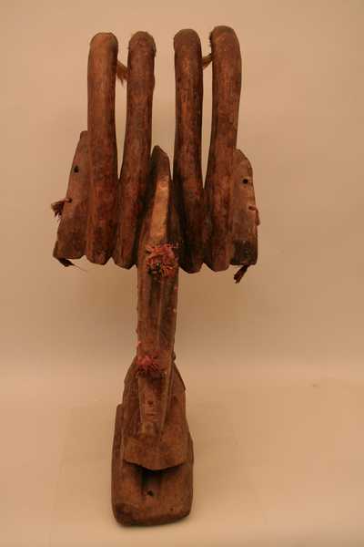Bambara(tji-wara), d`afrique : Mali., statuette Bambara(tji-wara), masque ancien africain Bambara(tji-wara), art du Mali. - Art Africain, collection privées Belgique. Statue africaine de la tribu des Bambara(tji-wara), provenant du Mali., 1048/4012.Ancien cimier zoomorphe Bambara porté par les membres de la société TJIWARA.Ils étaient portés lors des cérémonies agricoles à l